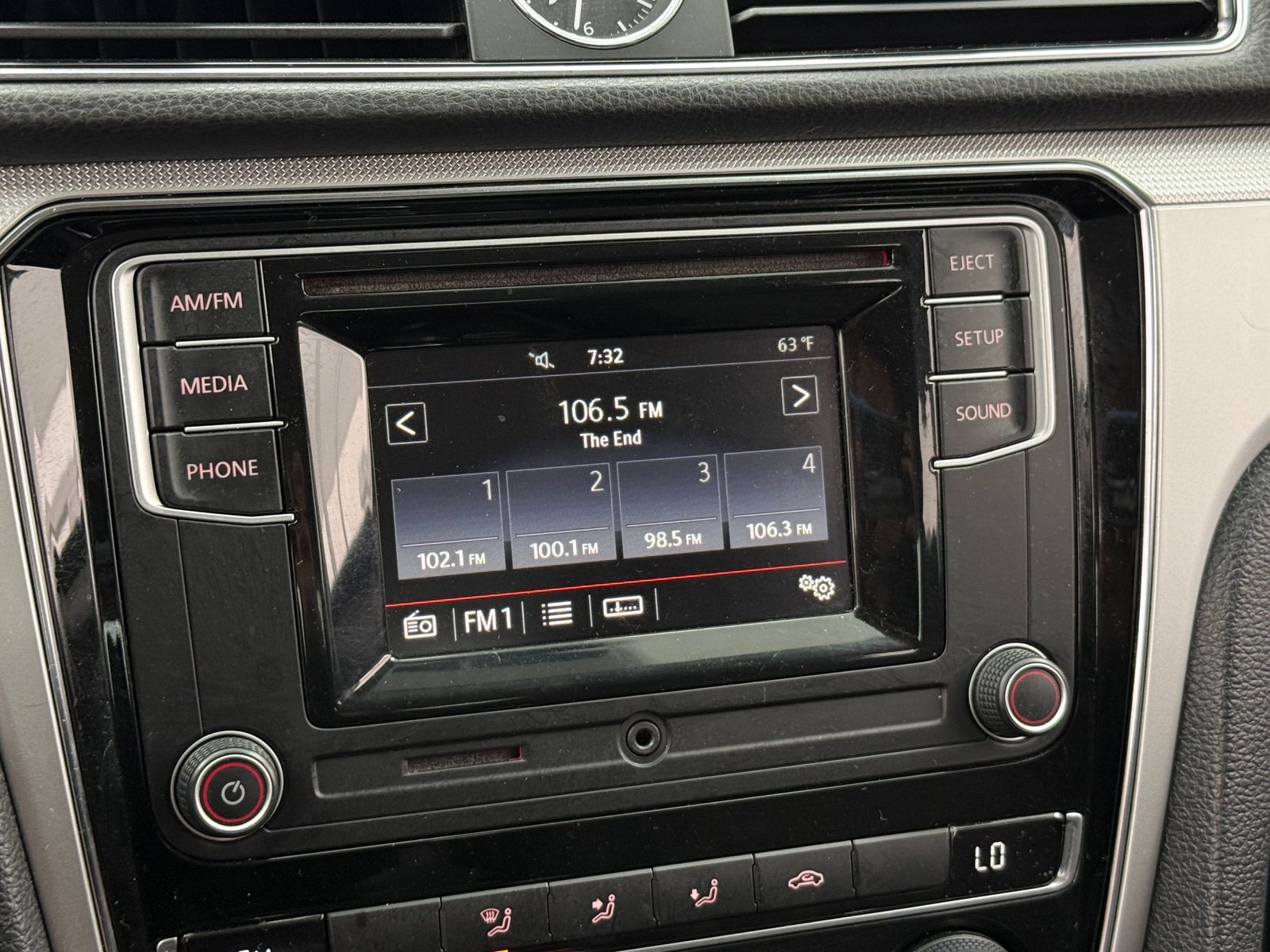 Thumbnail: 2016 Volkswagen Passat - 4