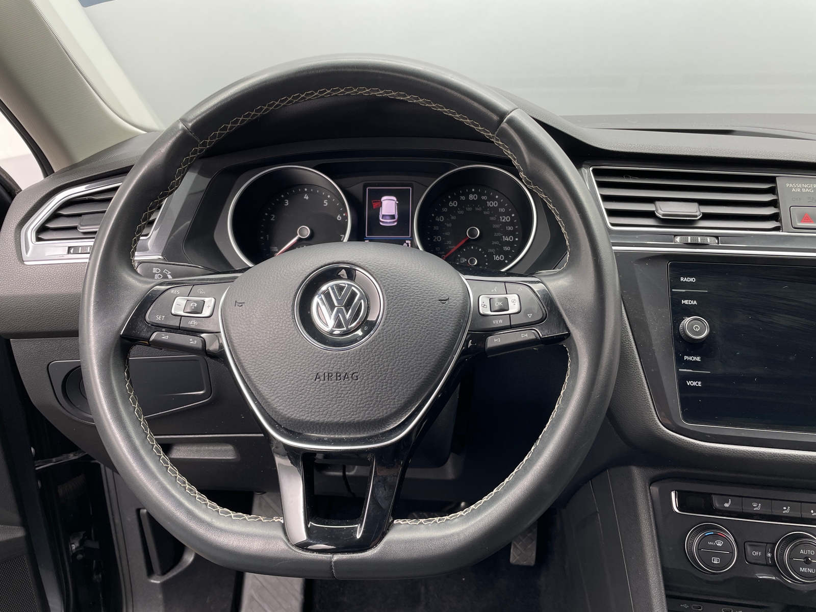 Thumbnail: 2021 Volkswagen Tiguan - 4