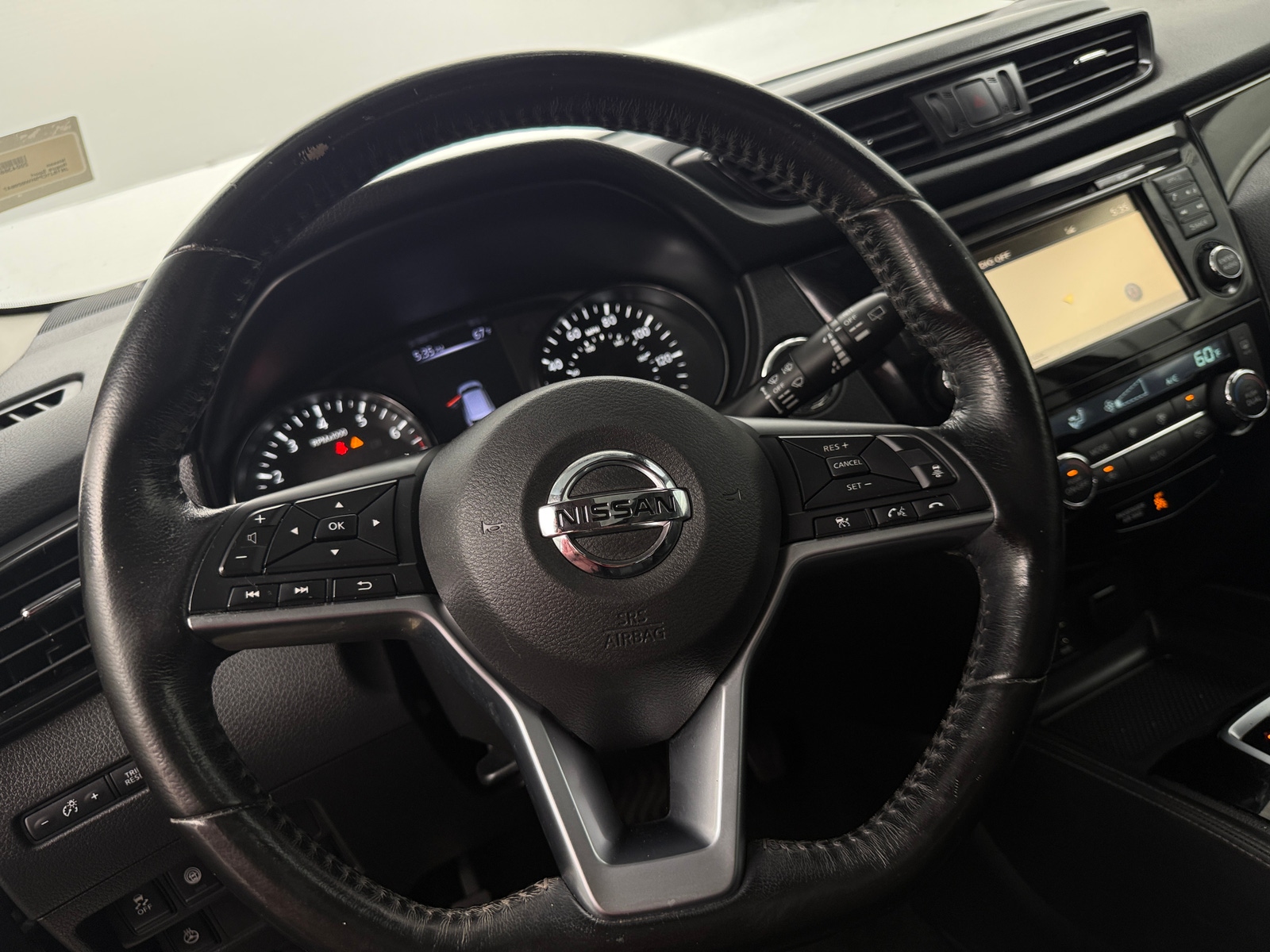 Thumbnail: 2017 Nissan Rogue Sport - 4