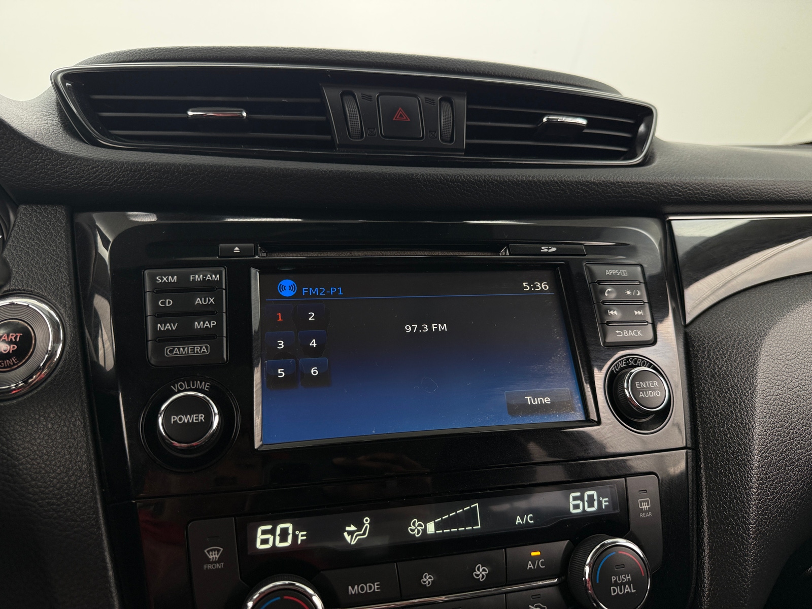 Thumbnail: 2017 Nissan Rogue Sport - 3