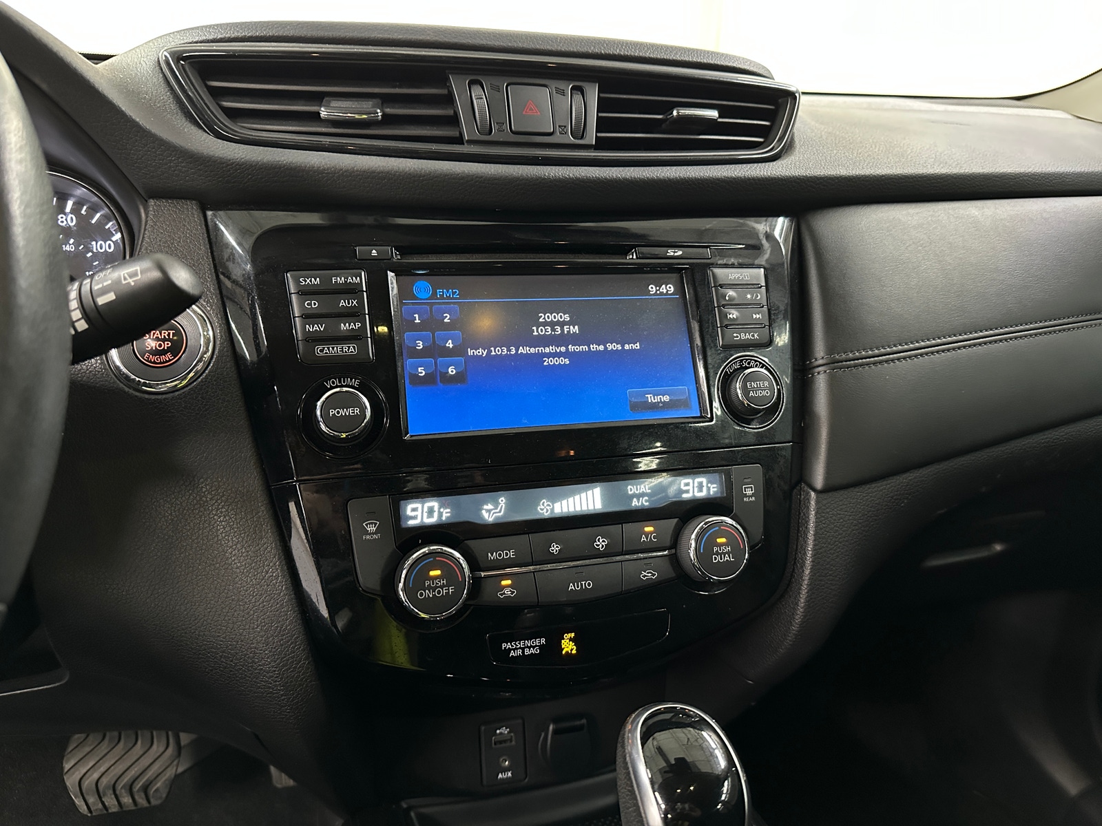 Thumbnail: 2017 Nissan Rogue - 3