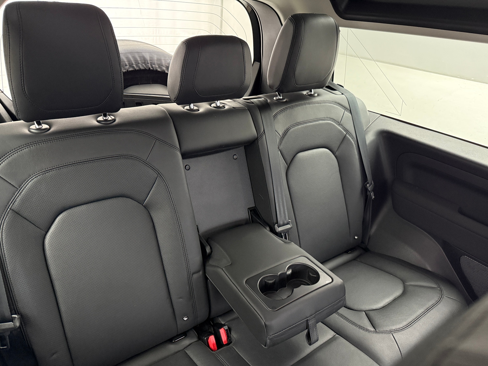 Thumbnail: 2023 Land Rover Defender - 5