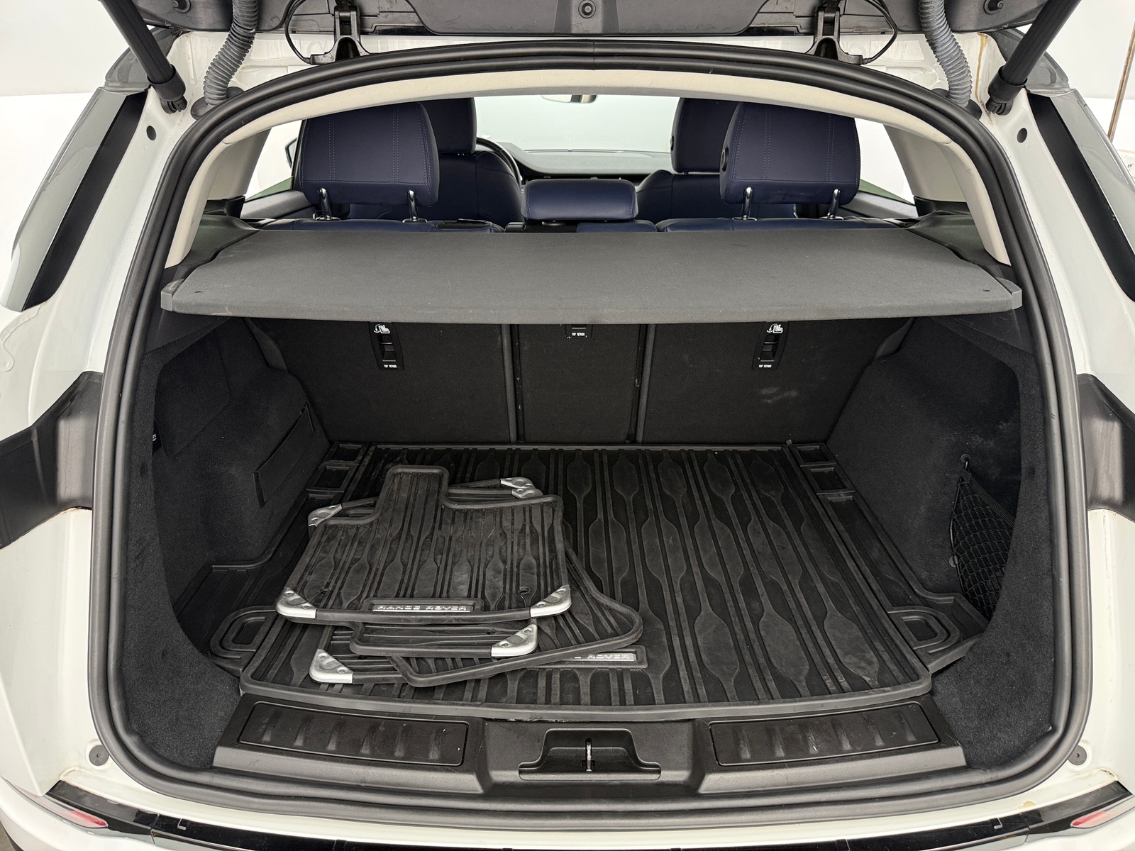 Thumbnail: 2020 Land Rover Range Rover Evoque - 6