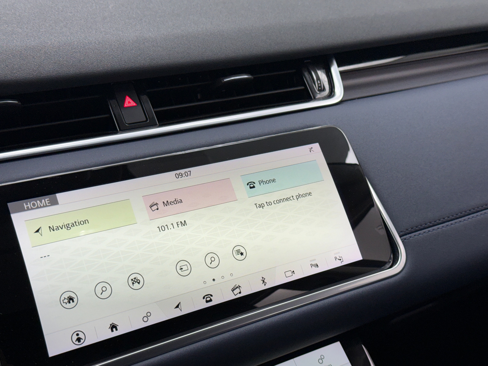 Thumbnail: 2020 Land Rover Range Rover Evoque - 3