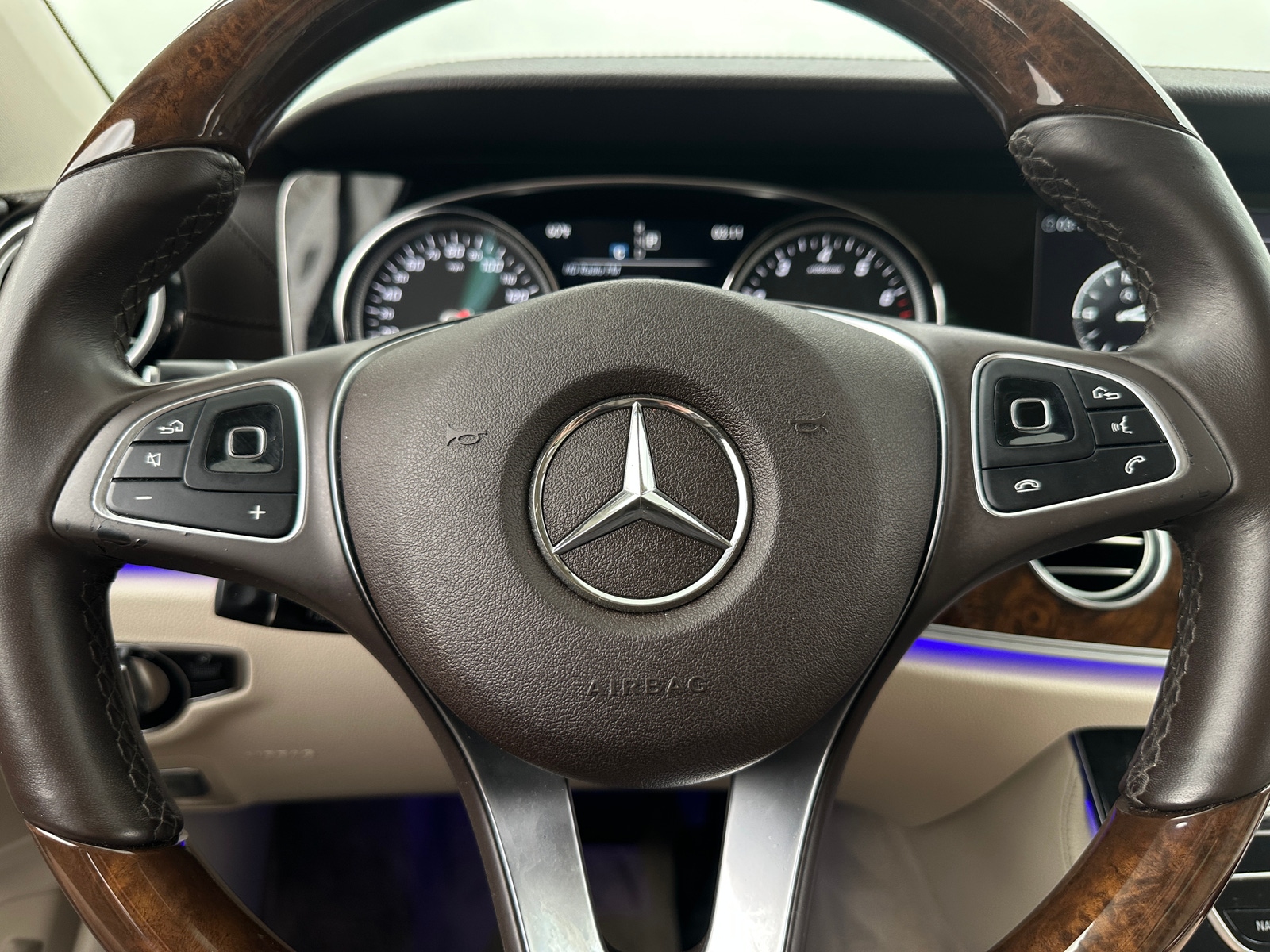 Thumbnail: 2017 Mercedes-Benz E-Class - 4