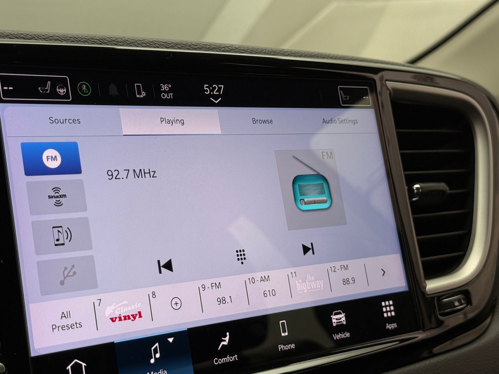 Thumbnail: 2024 Chrysler Pacifica - 3