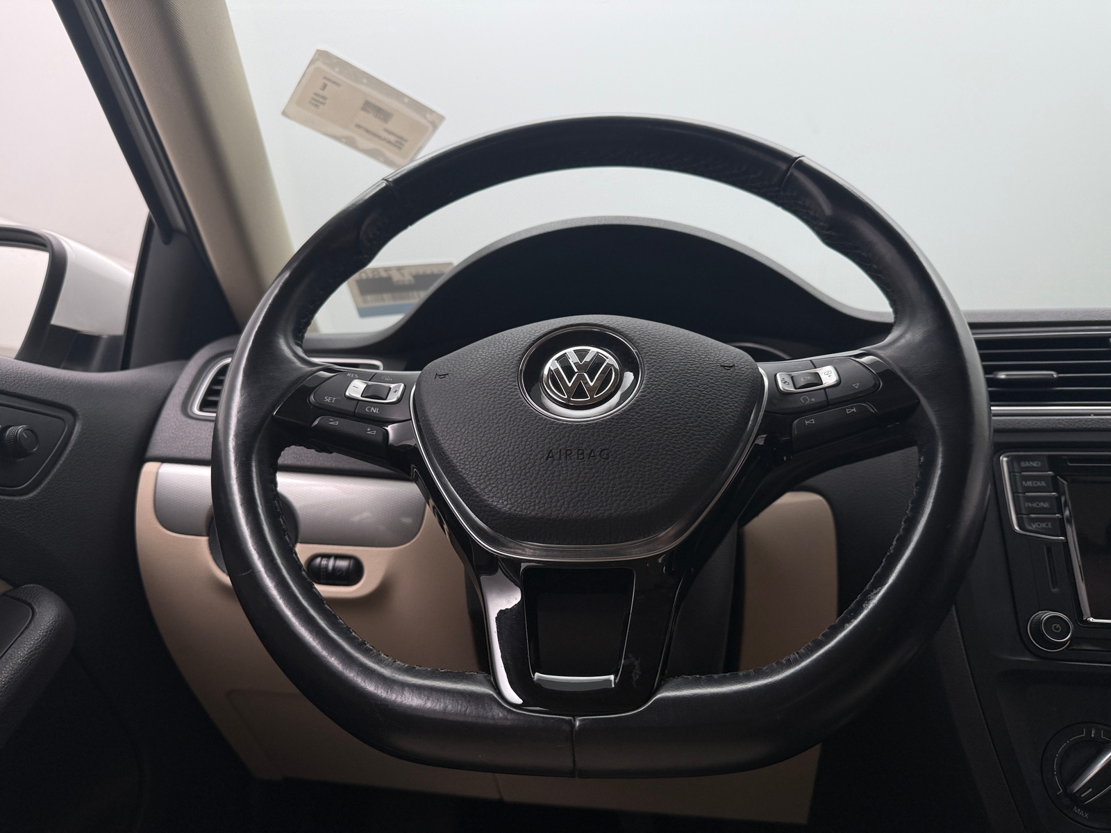 Thumbnail: 2017 Volkswagen Jetta - 4