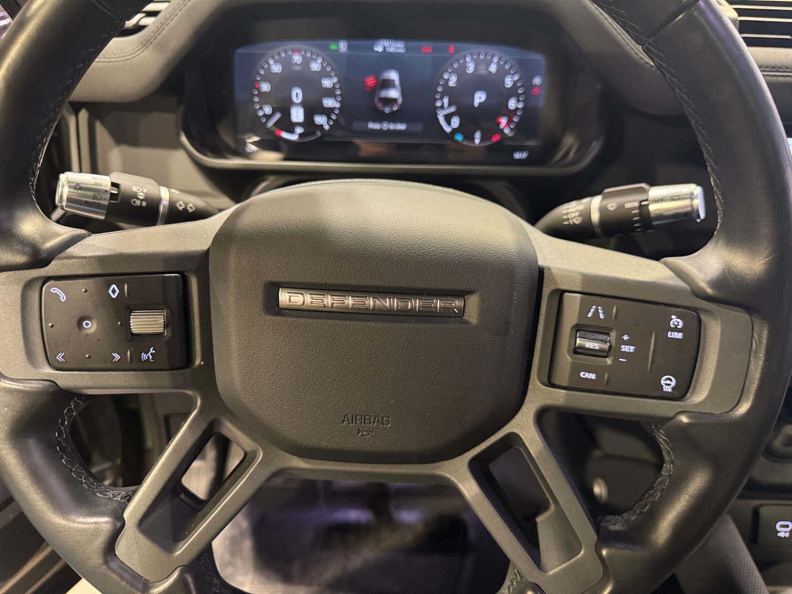 Thumbnail: 2022 Land Rover Defender - 4