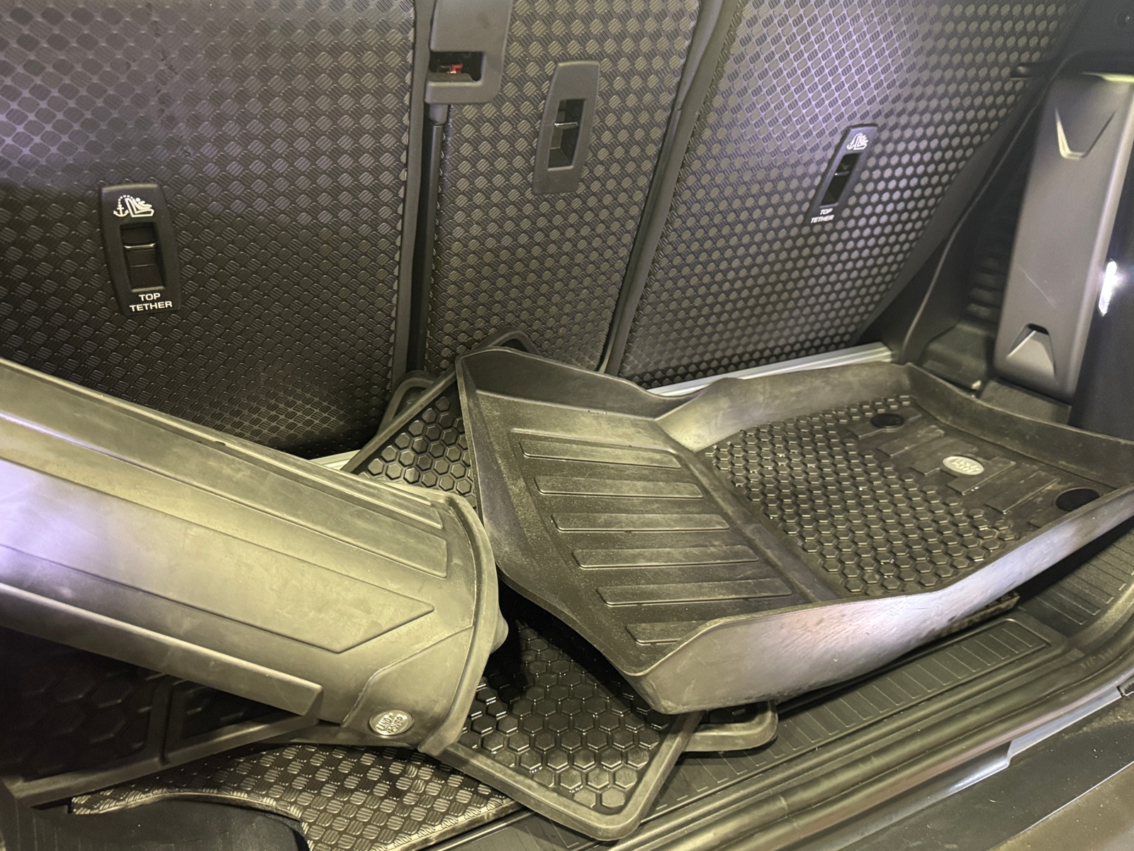 Thumbnail: 2022 Land Rover Defender - 6