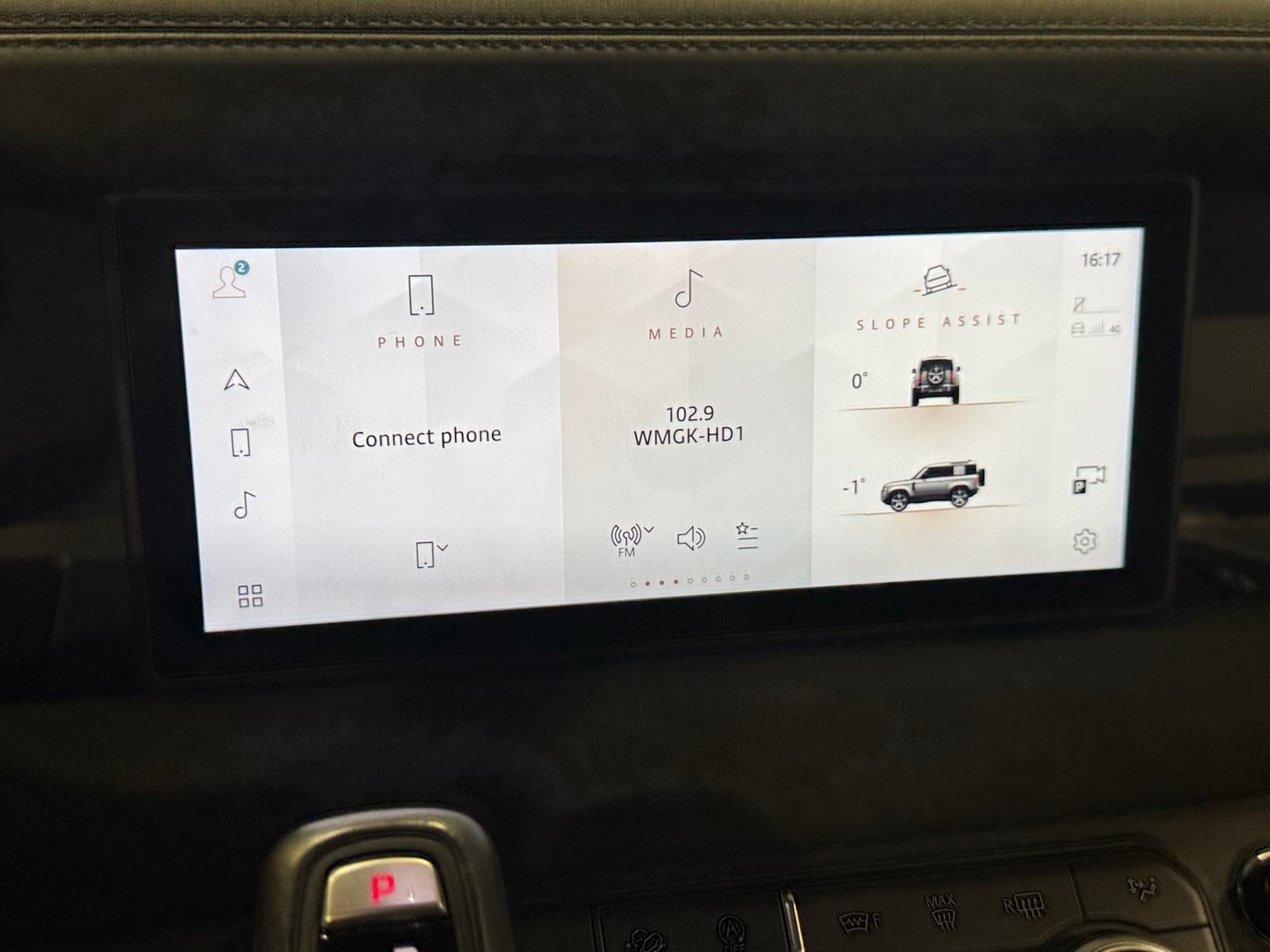 Thumbnail: 2022 Land Rover Defender - 3