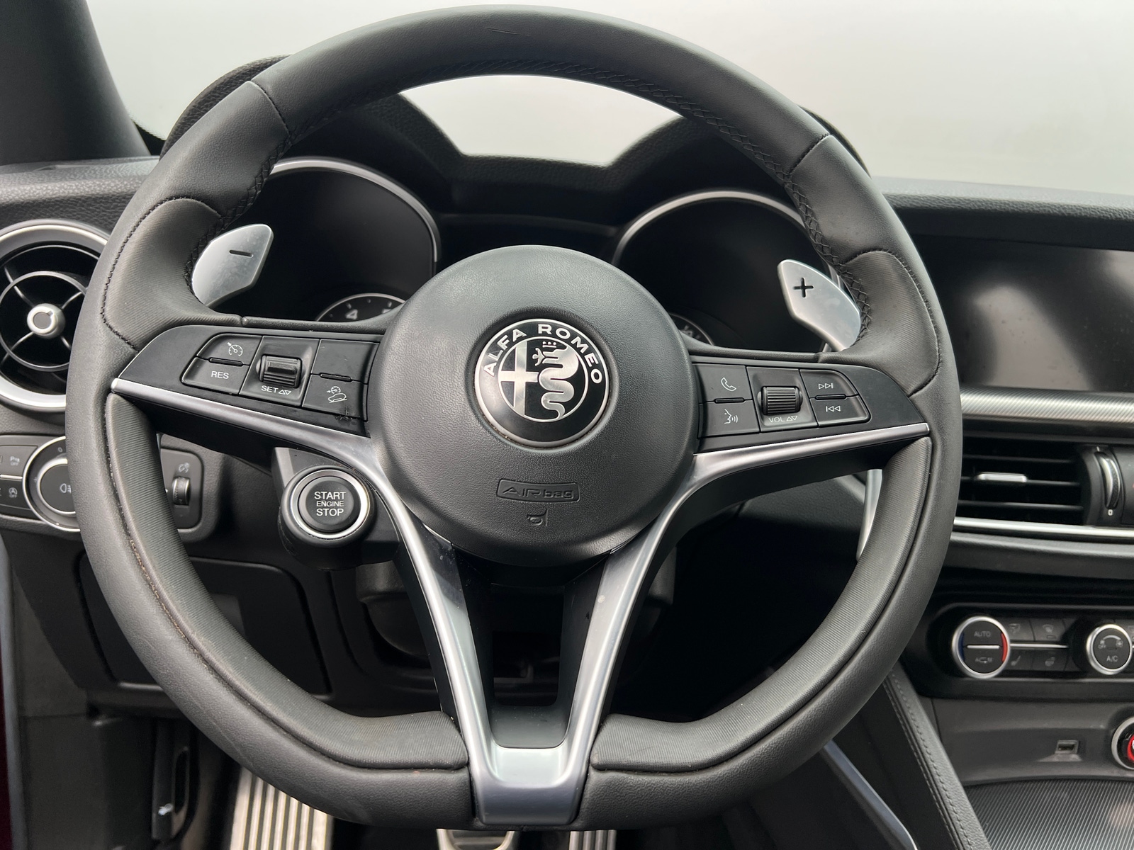 Thumbnail: 2018 Alfa Romeo Stelvio - 4