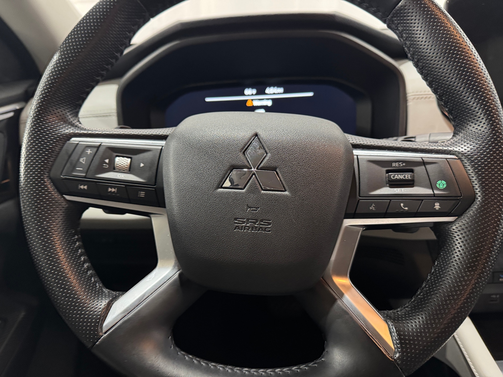 Thumbnail: 2022 Mitsubishi Outlander - 4