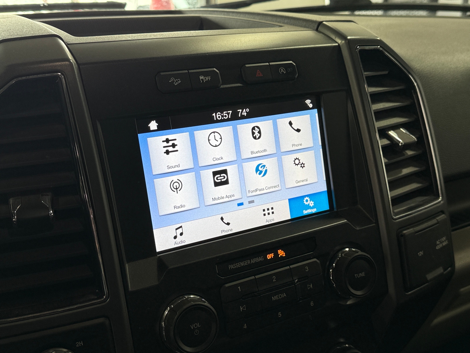 Thumbnail: 2019 Ford Econoline - 4