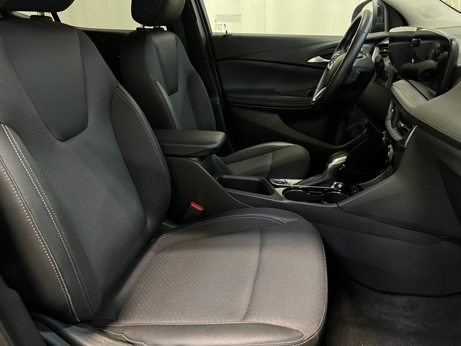 Thumbnail: 2025 Buick Encore GX - 2