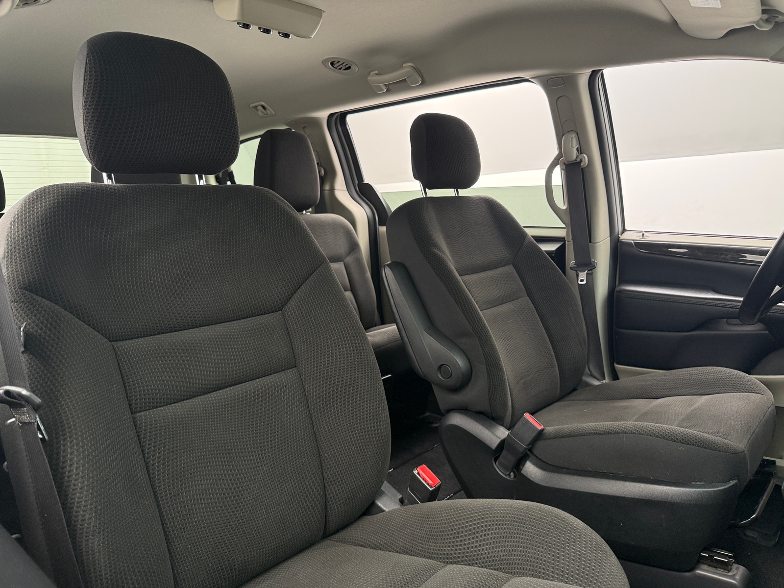 Thumbnail: 2017 Dodge Grand Caravan - 2