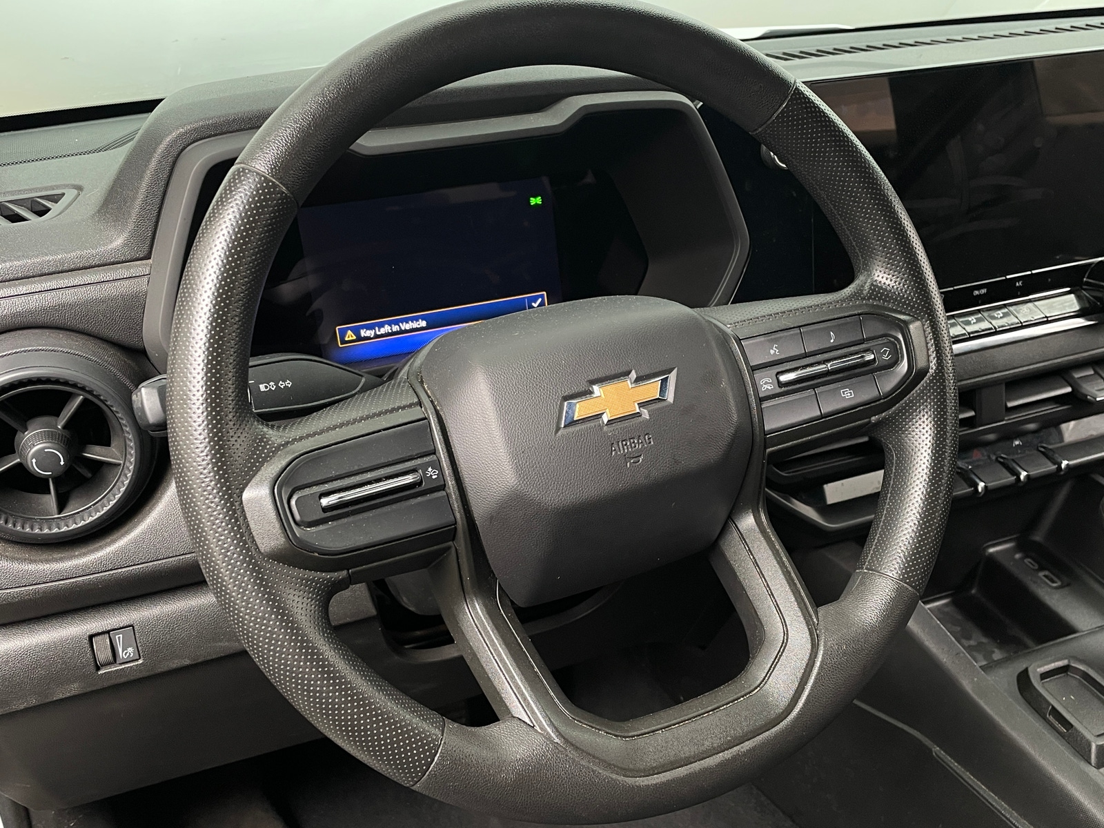 Thumbnail: 2023 Chevrolet Colorado - 5