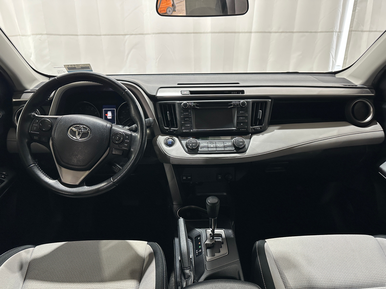 Thumbnail: 2018 Toyota RAV4 - 3