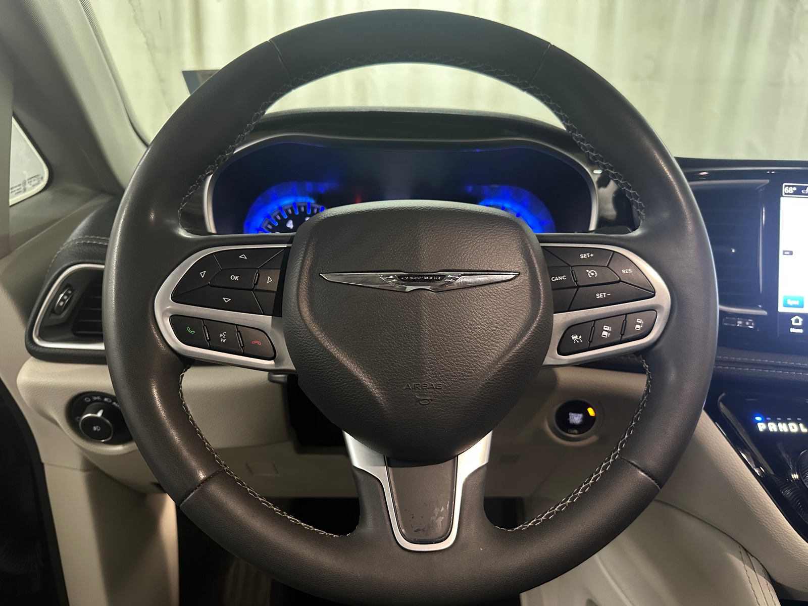 Thumbnail: 2023 Chrysler Pacifica - 4