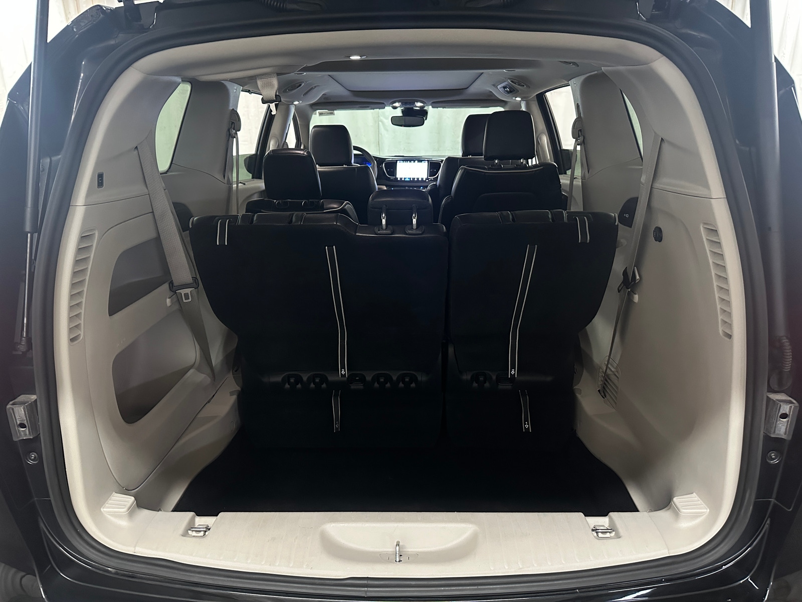 Thumbnail: 2023 Chrysler Pacifica - 6