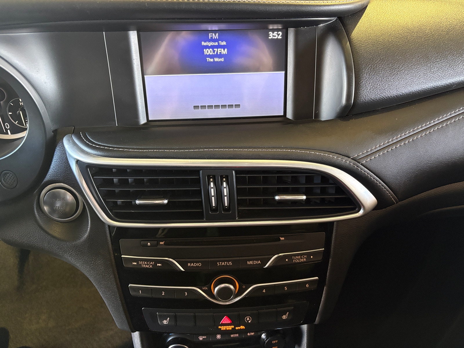 Thumbnail: 2017 INFINITI QX30 - 3