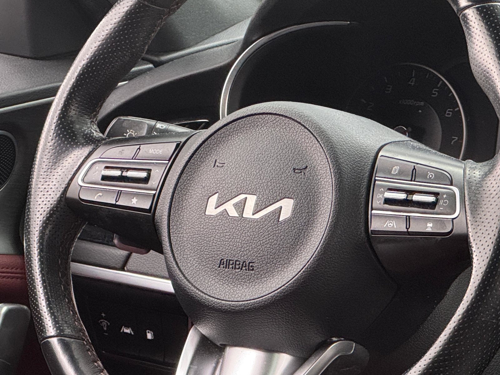 Thumbnail: 2022 Kia Stinger - 4