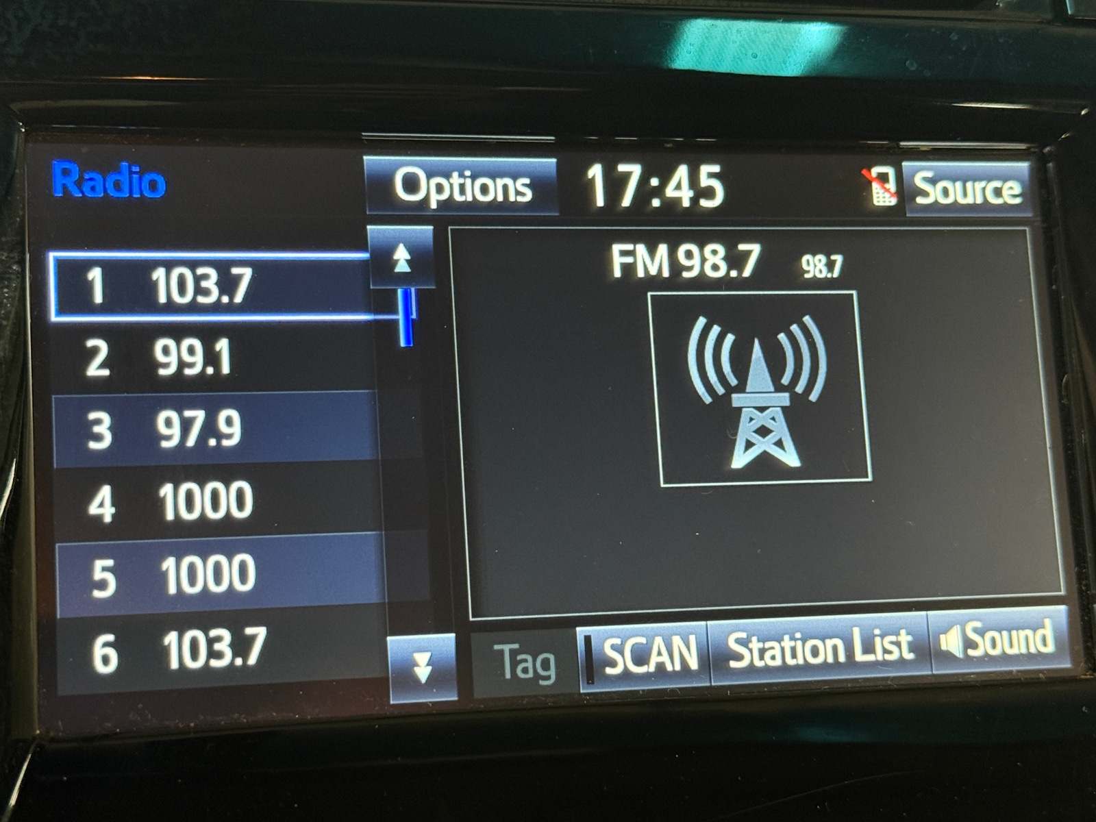 Thumbnail: 2015 Toyota Camry - 4