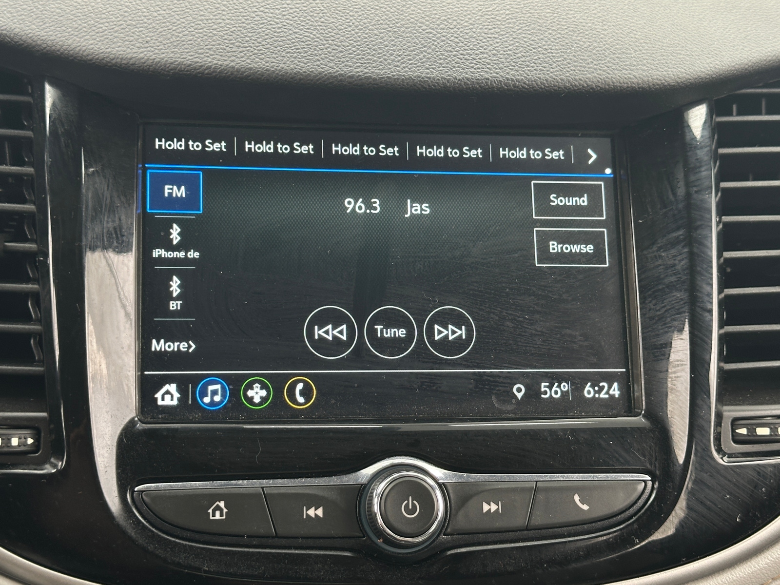 Thumbnail: 2018 Chevrolet Trax - 4