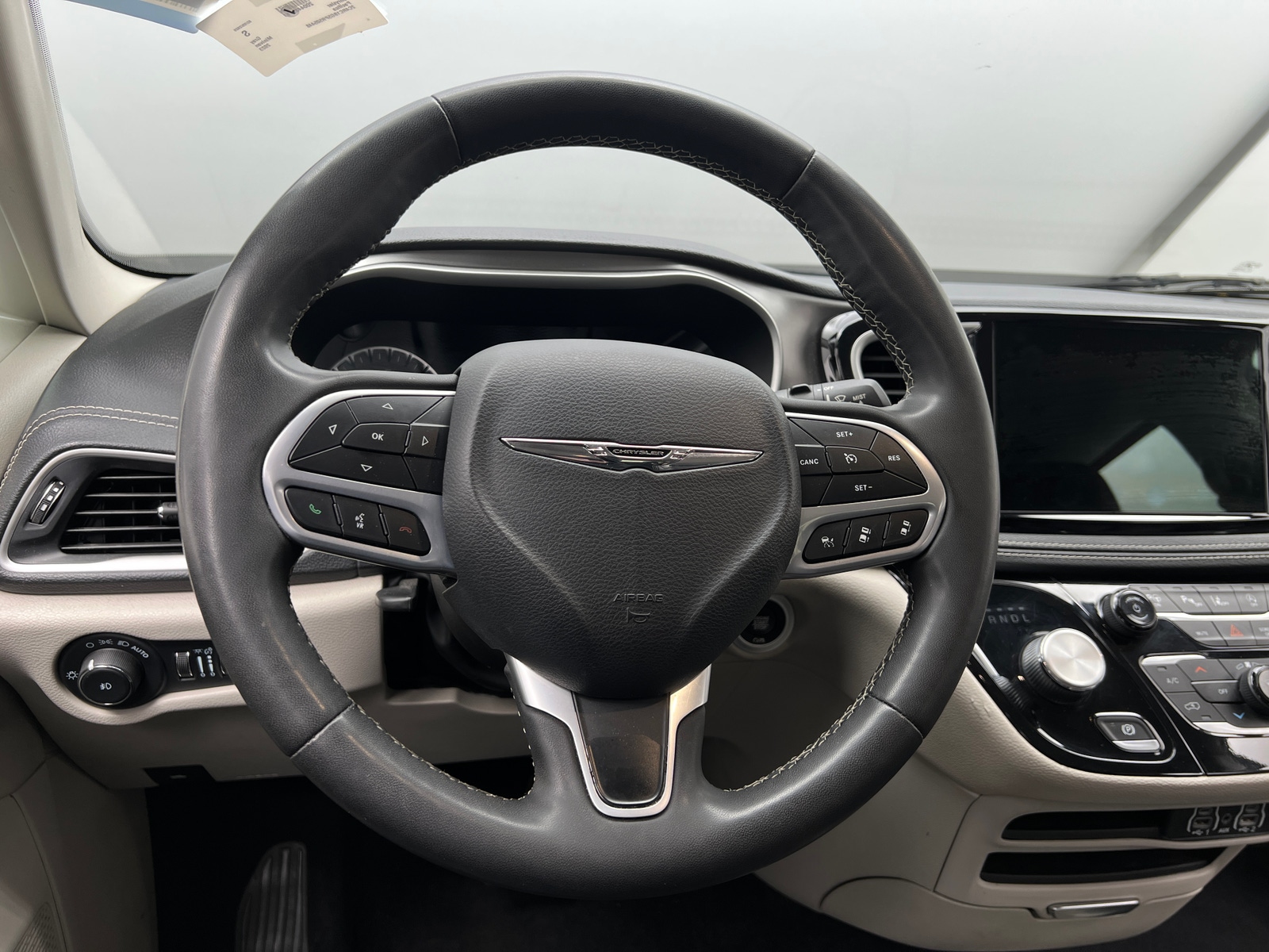 Thumbnail: 2023 Chrysler Pacifica - 4