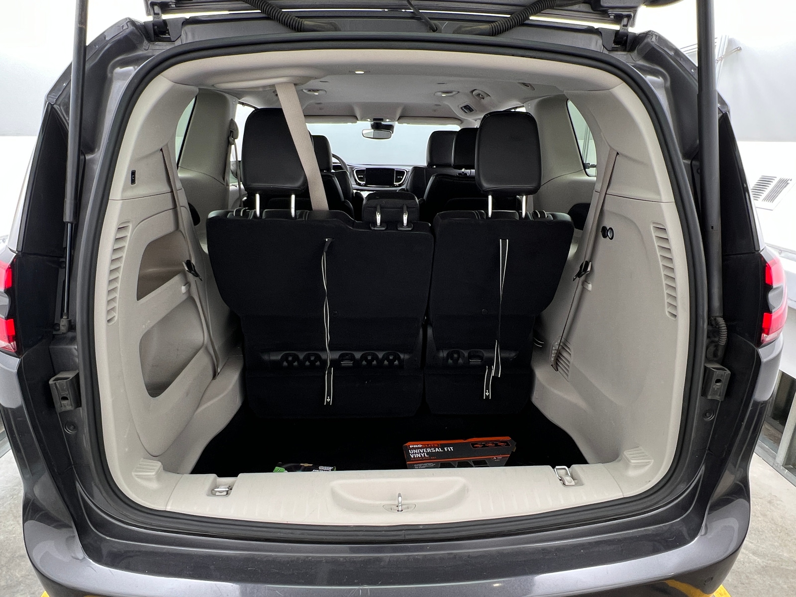 Thumbnail: 2023 Chrysler Pacifica - 6