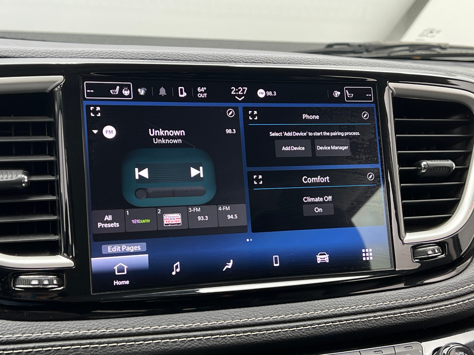 Thumbnail: 2023 Chrysler Pacifica - 3