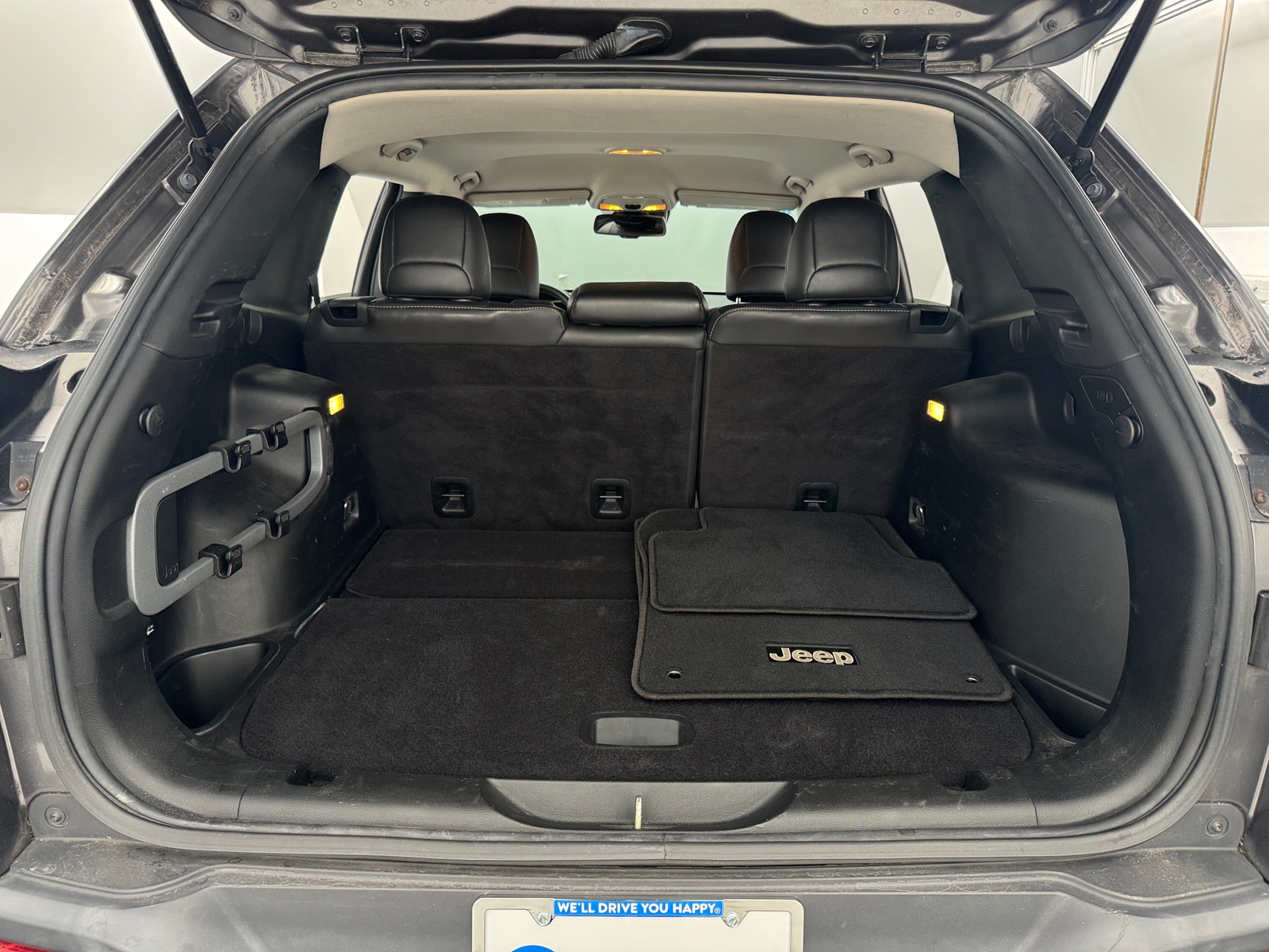 Thumbnail: 2017 Jeep Cherokee - 6