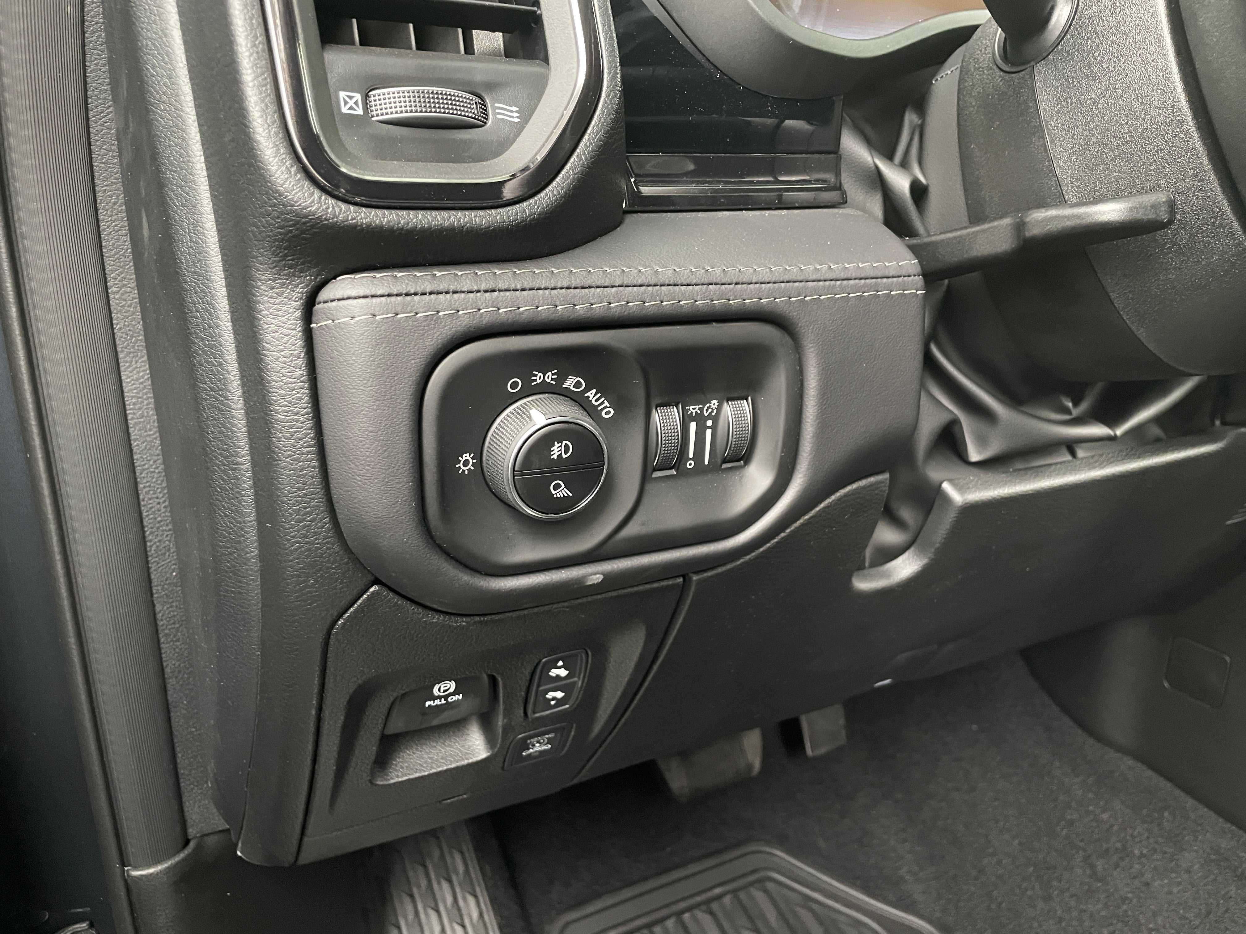 2026 RAM 1500 Limited - Photo 15