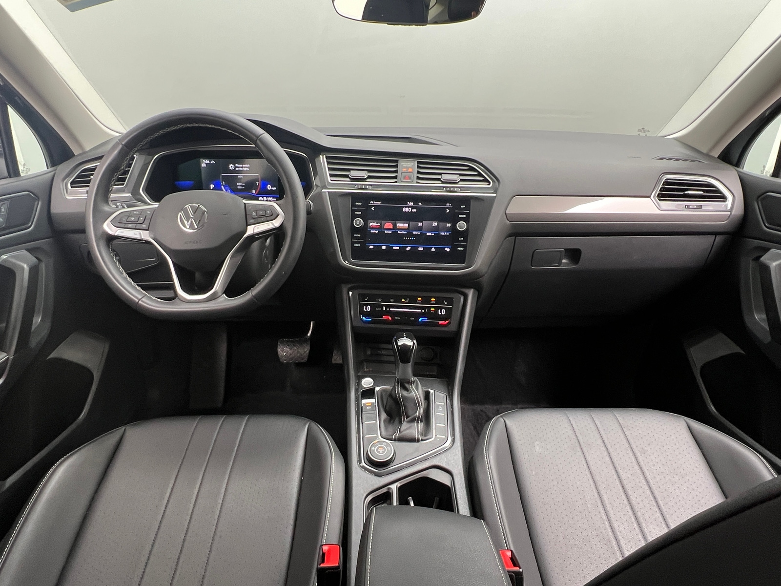 Thumbnail: 2023 Volkswagen Tiguan - 2