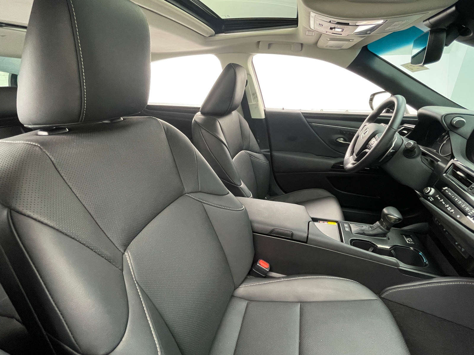 Thumbnail: 2025 Lexus ES - 2