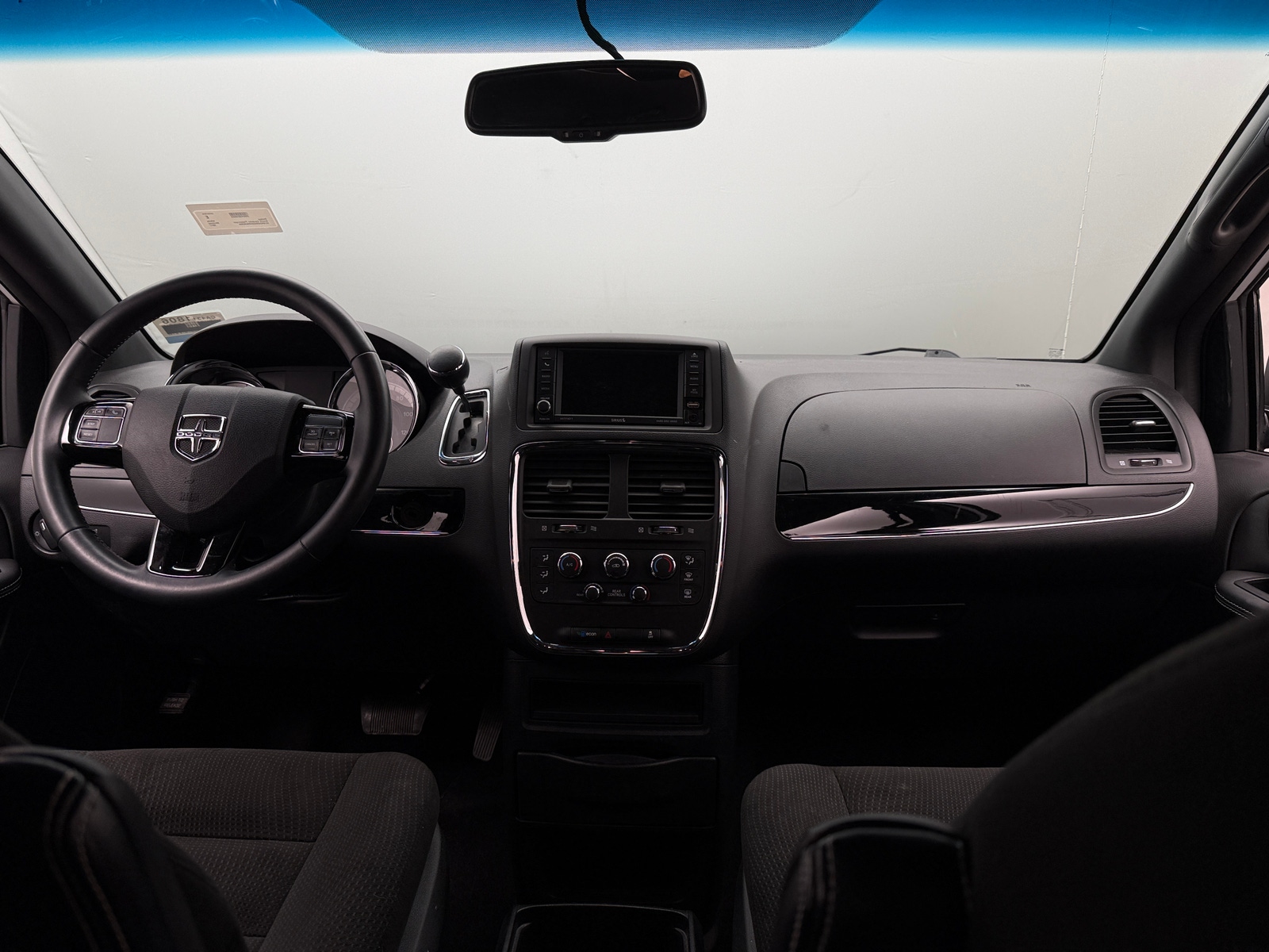 Thumbnail: 2017 Dodge Grand Caravan - 3