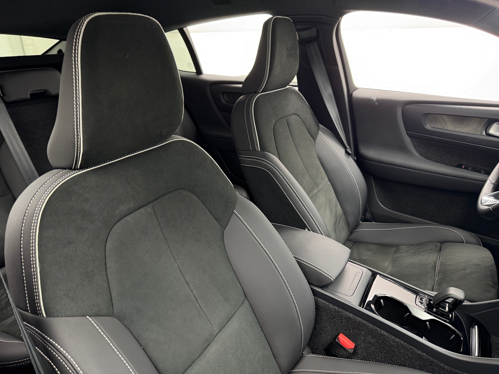 Thumbnail: 2022 Volvo C40 - 2