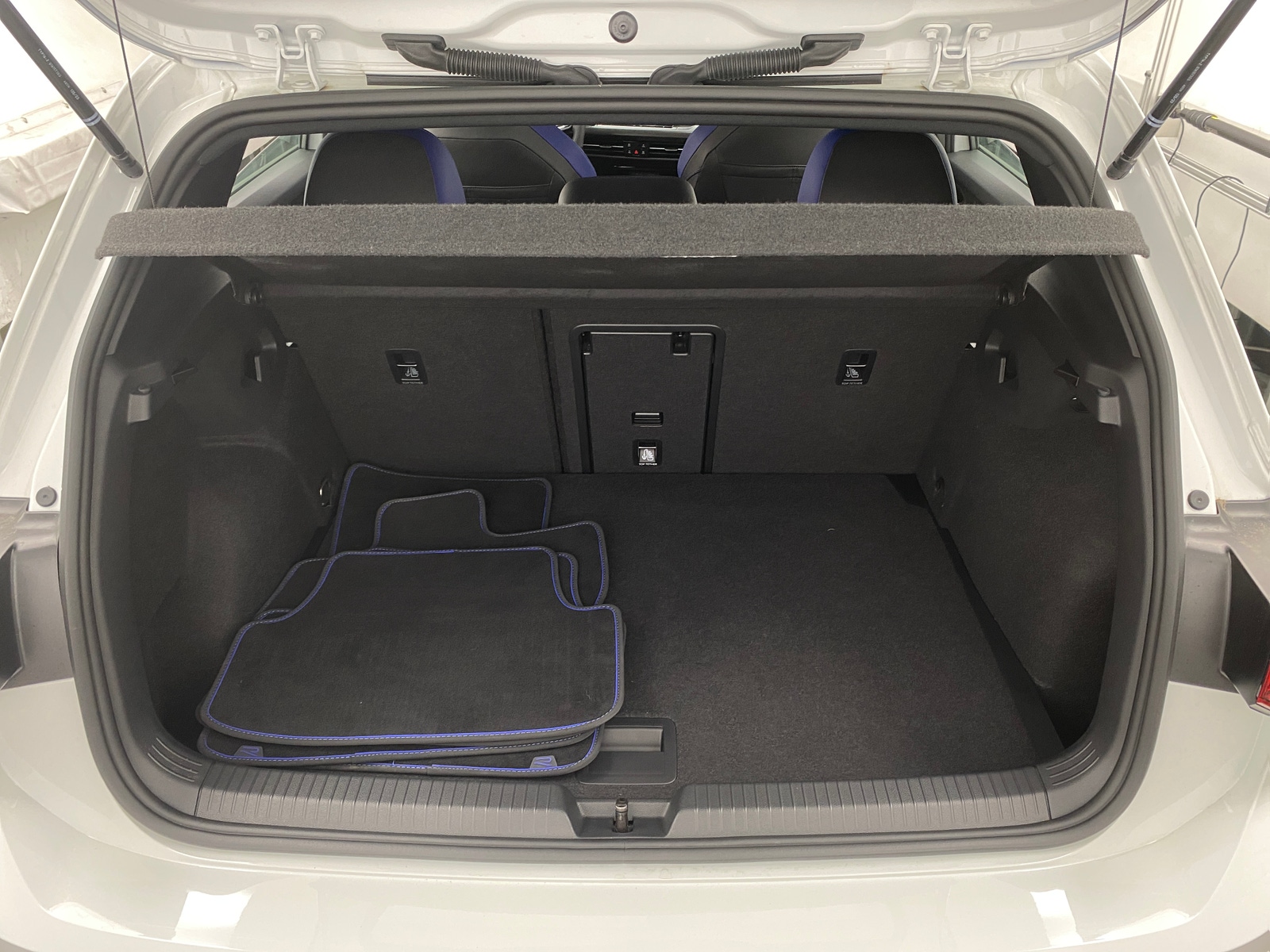 Thumbnail: 2023 Volkswagen Golf - 6