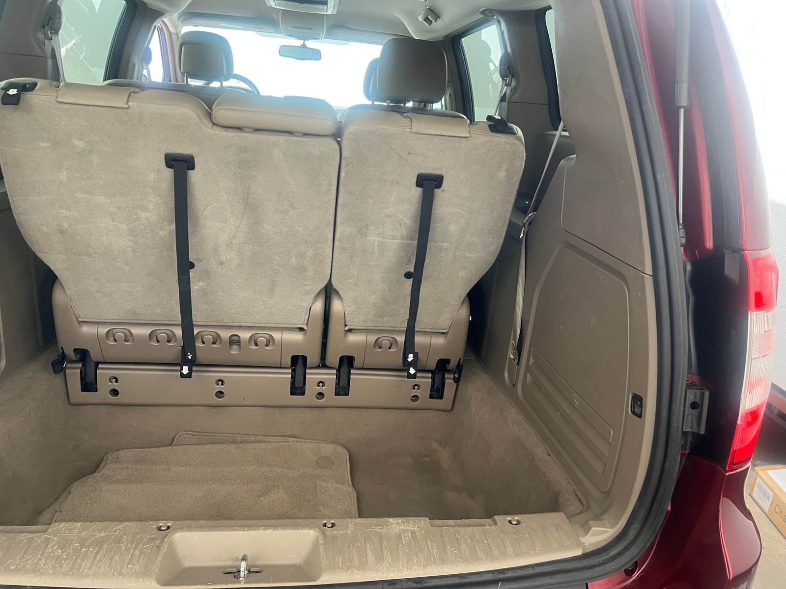 Thumbnail: 2016 Chrysler Town & Country - 6