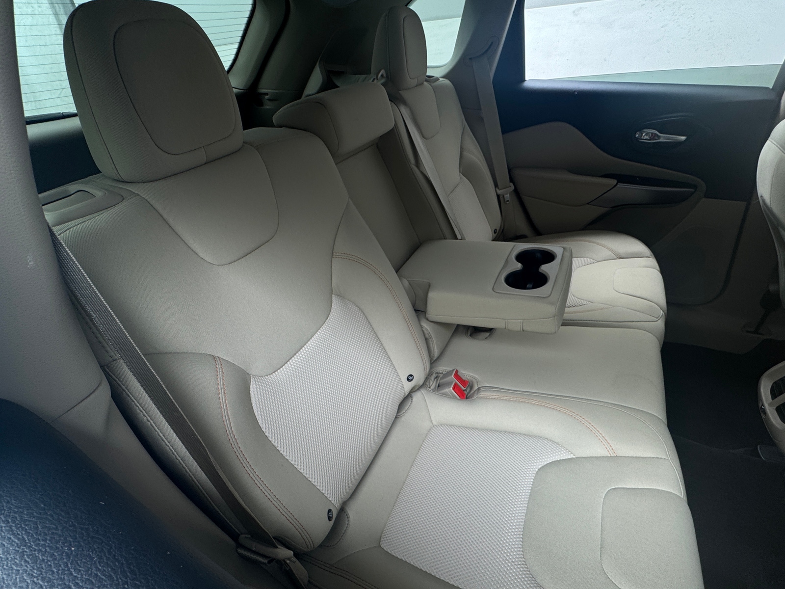 Thumbnail: 2019 Jeep Cherokee - 6