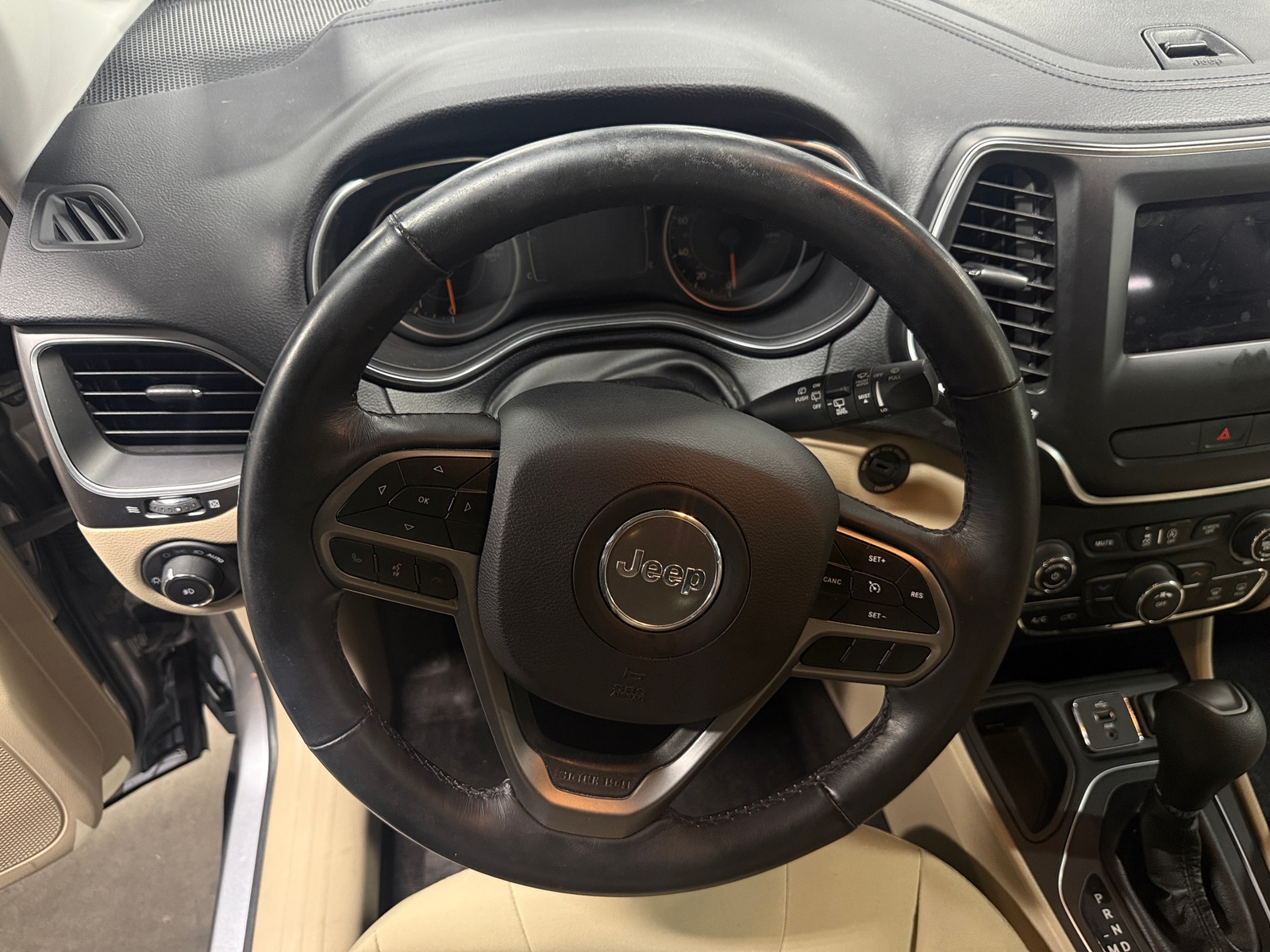 Thumbnail: 2019 Jeep Cherokee - 5