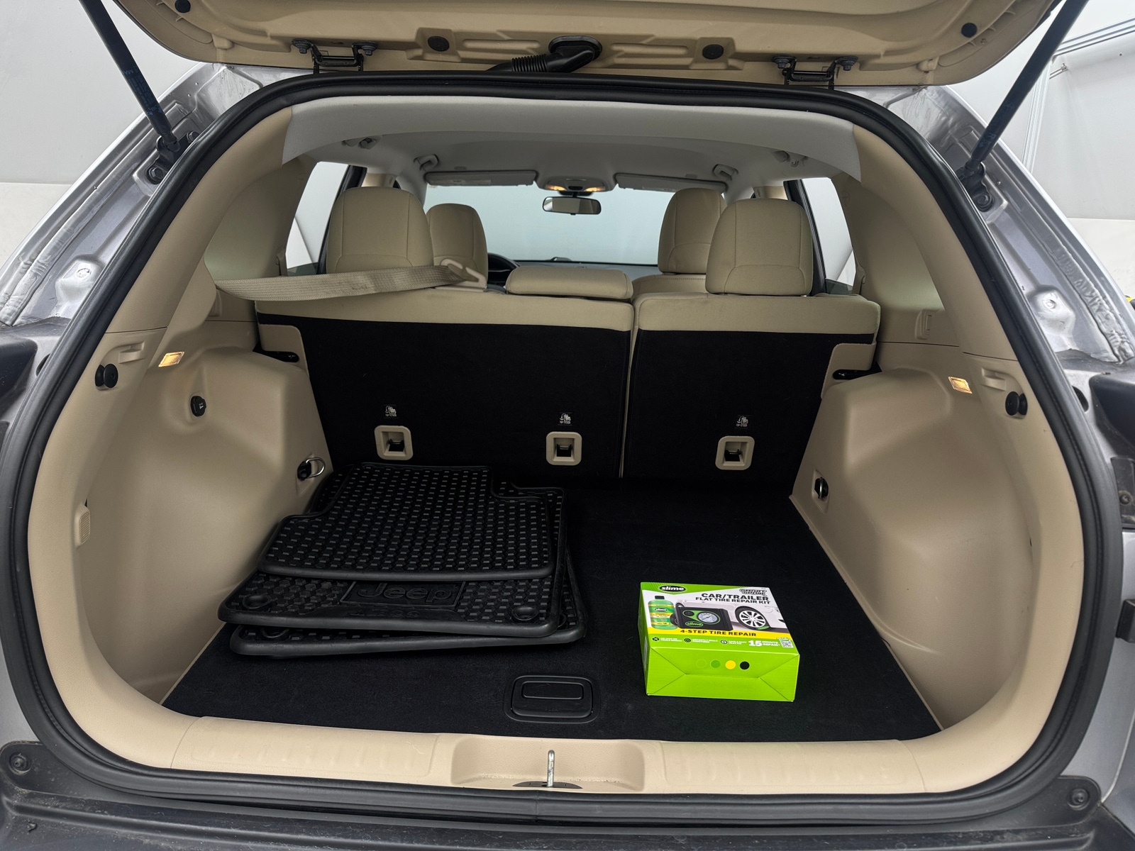 Thumbnail: 2019 Jeep Cherokee - 7