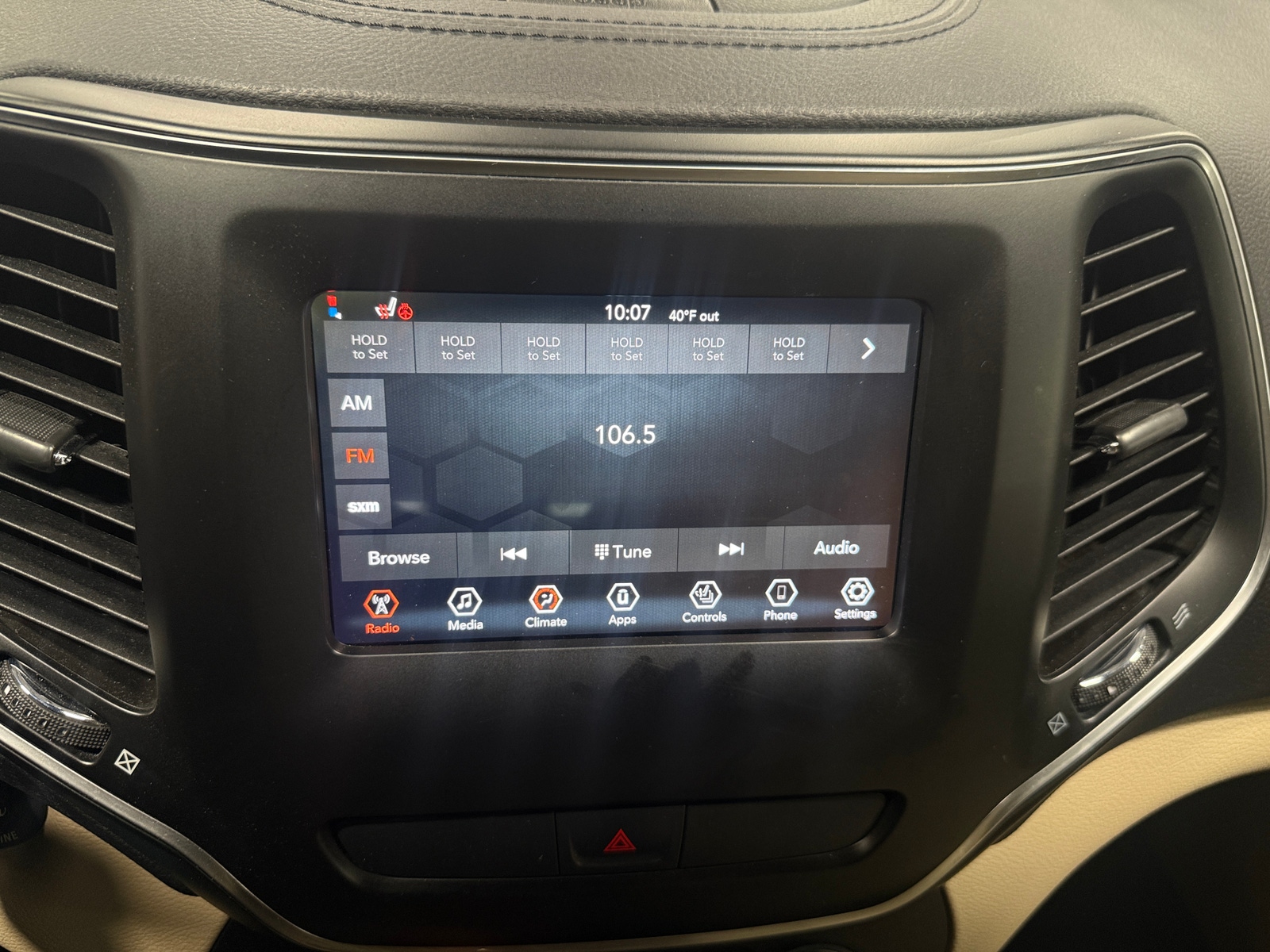 Thumbnail: 2019 Jeep Cherokee - 4