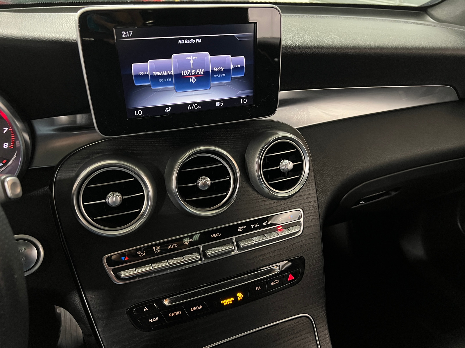 Thumbnail: 2017 Mercedes-Benz GLC - 3