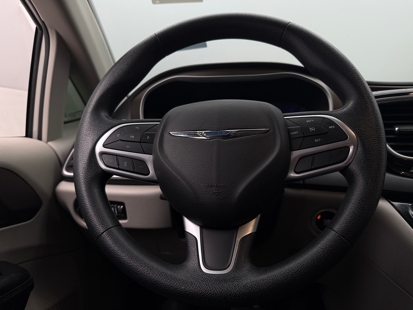 Thumbnail: 2019 Chrysler Pacifica - 5