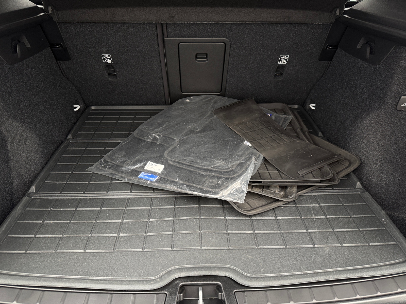 Thumbnail: 2025 Volvo XC40 - 6