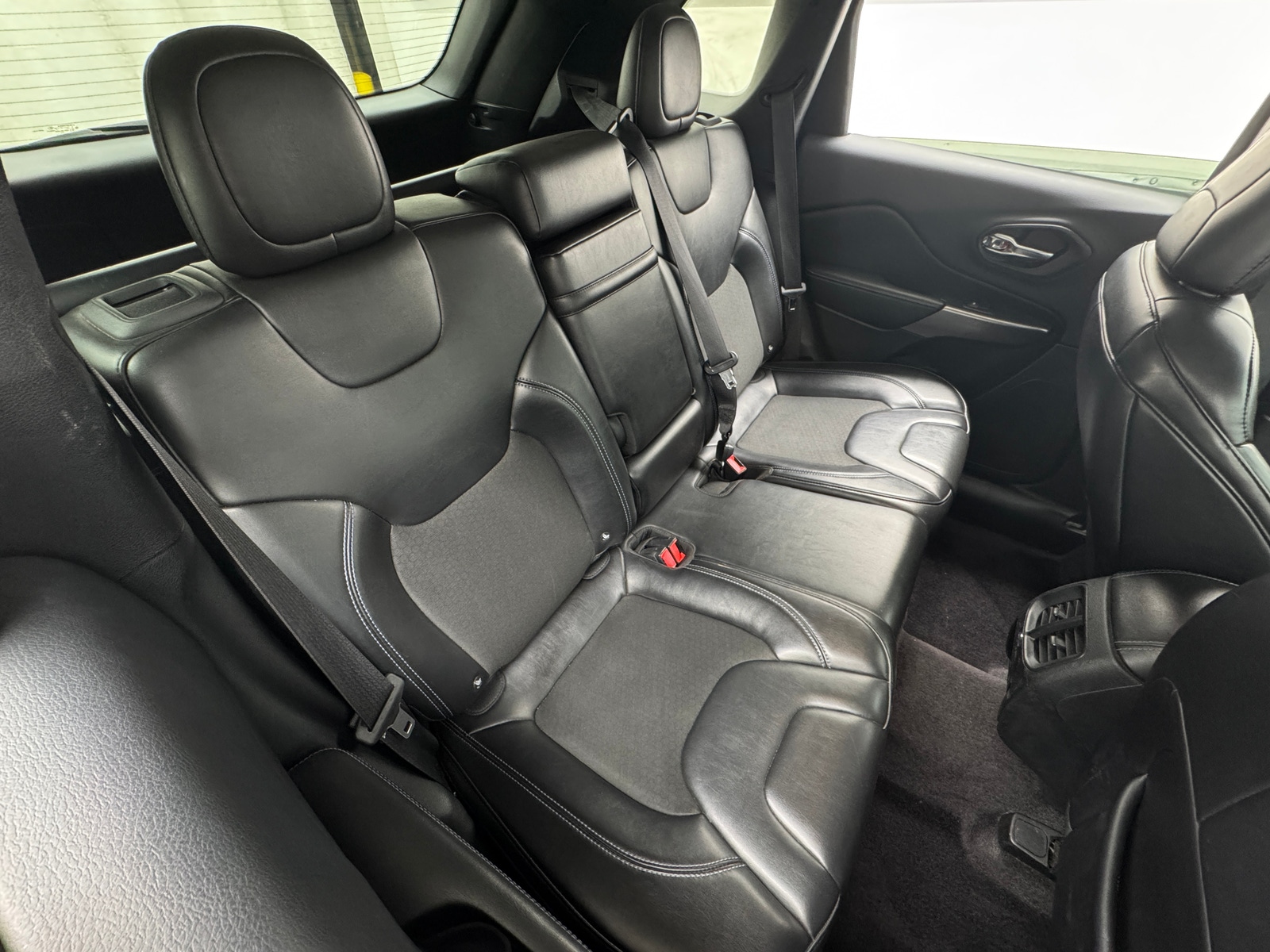 Thumbnail: 2019 Jeep Cherokee - 6