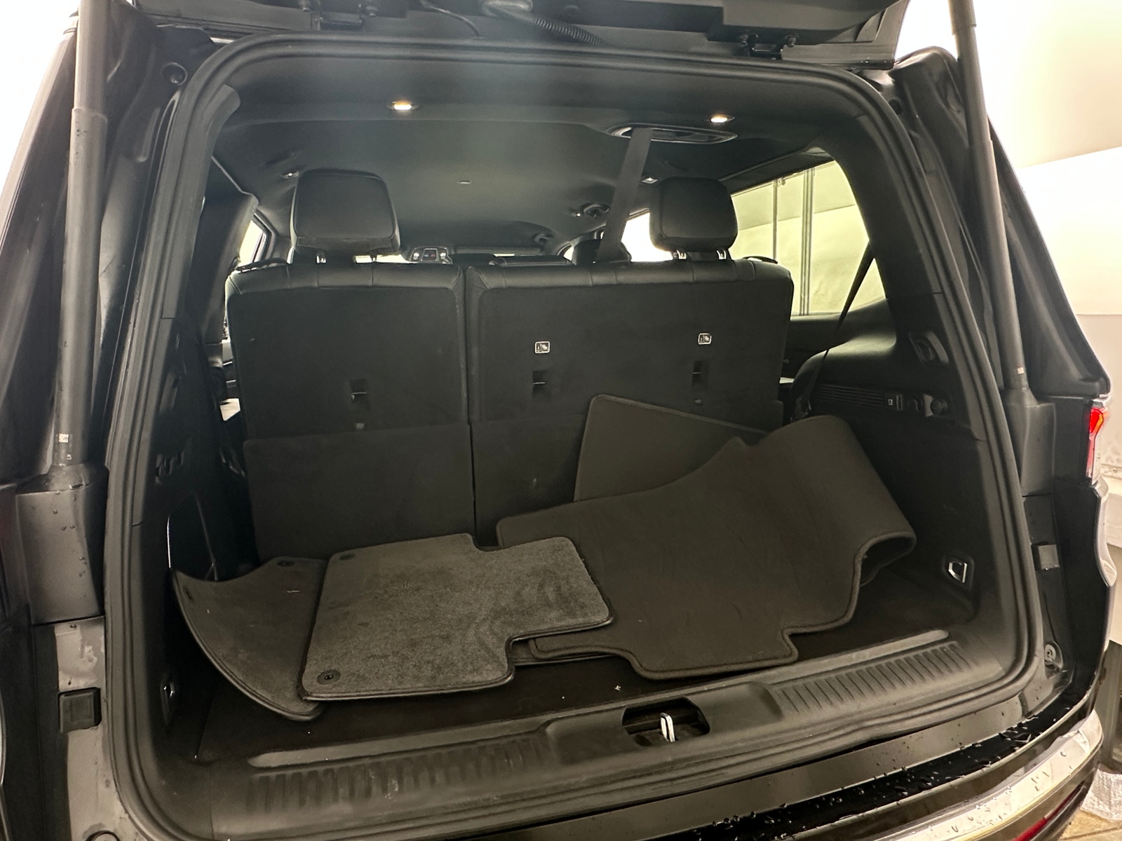 Thumbnail: 2022 Jeep Wagoneer - 6