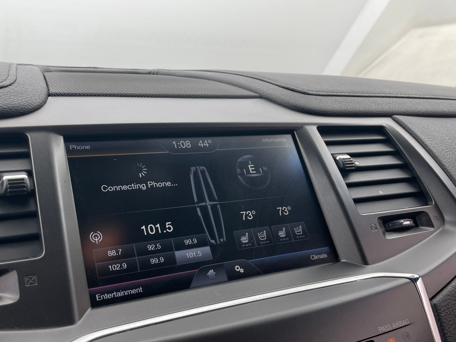 Thumbnail: 2014 Lincoln MKS - 3