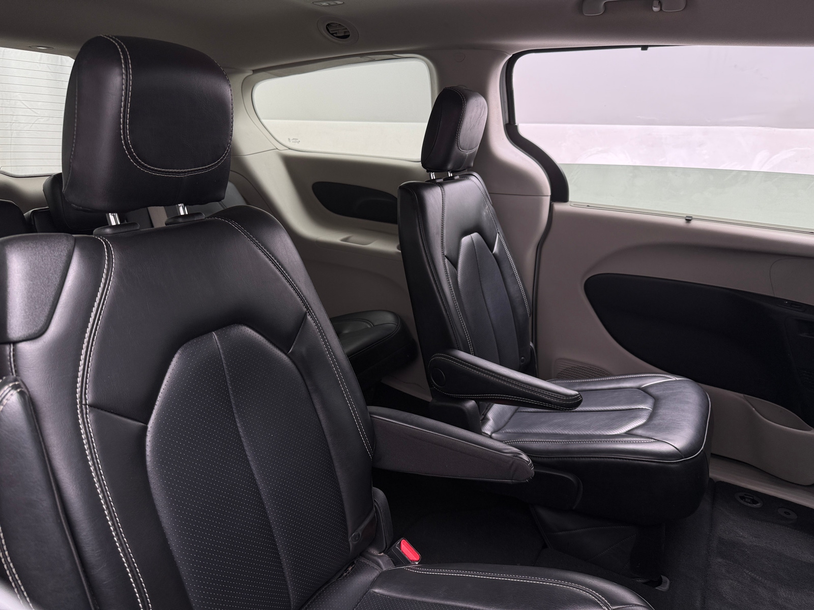 Thumbnail: 2023 Chrysler Pacifica - 5