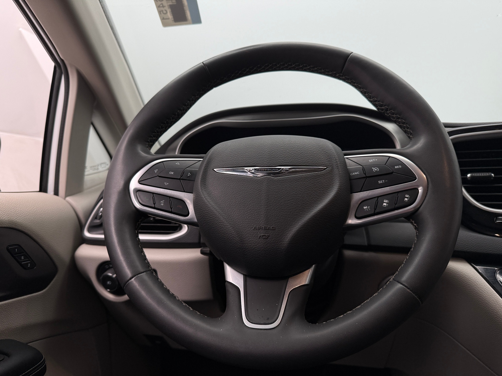 Thumbnail: 2023 Chrysler Pacifica - 4